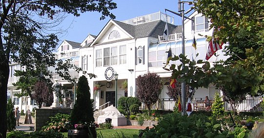 The front view of a hotel and restaurant