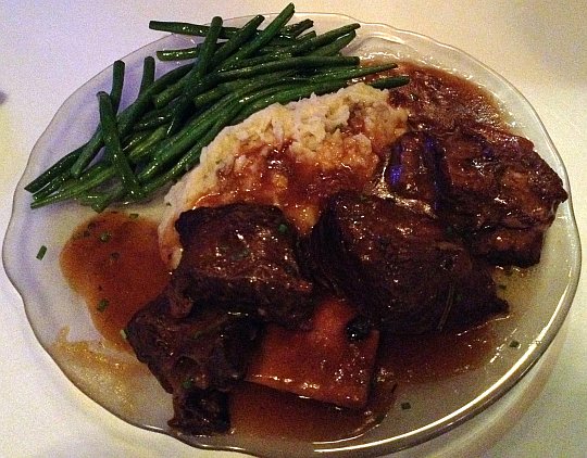 Short ribs with mashed potatoes and haricots