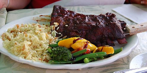 Ribs with vegetables and rice