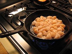 Frying scallops